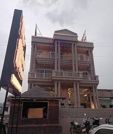 The Silver Spoon Hotel & Restaurant Būndi 외부 사진