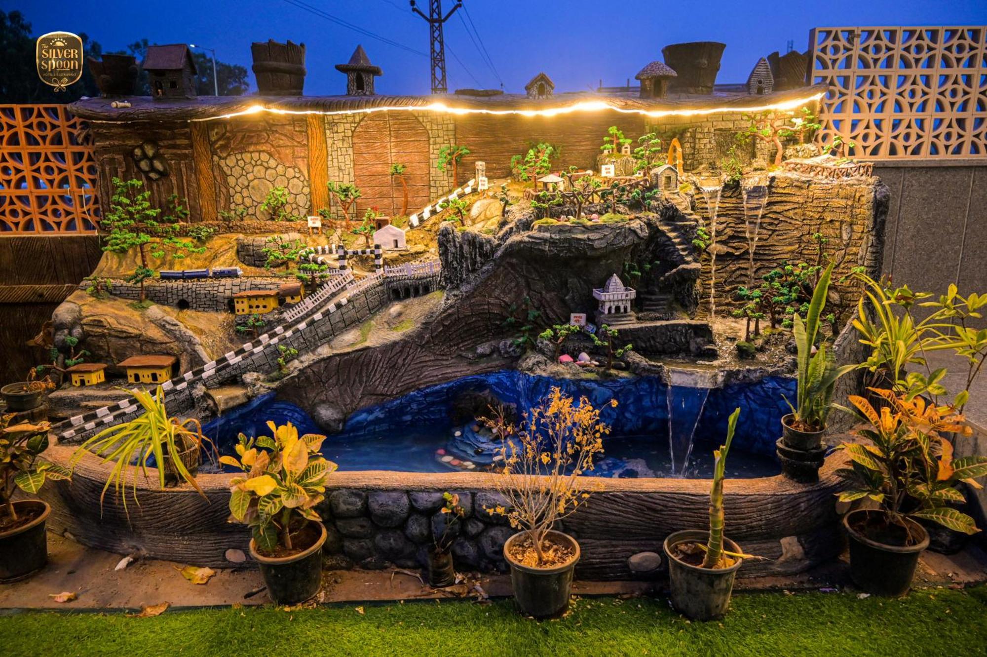 The Silver Spoon Hotel & Restaurant Būndi 외부 사진