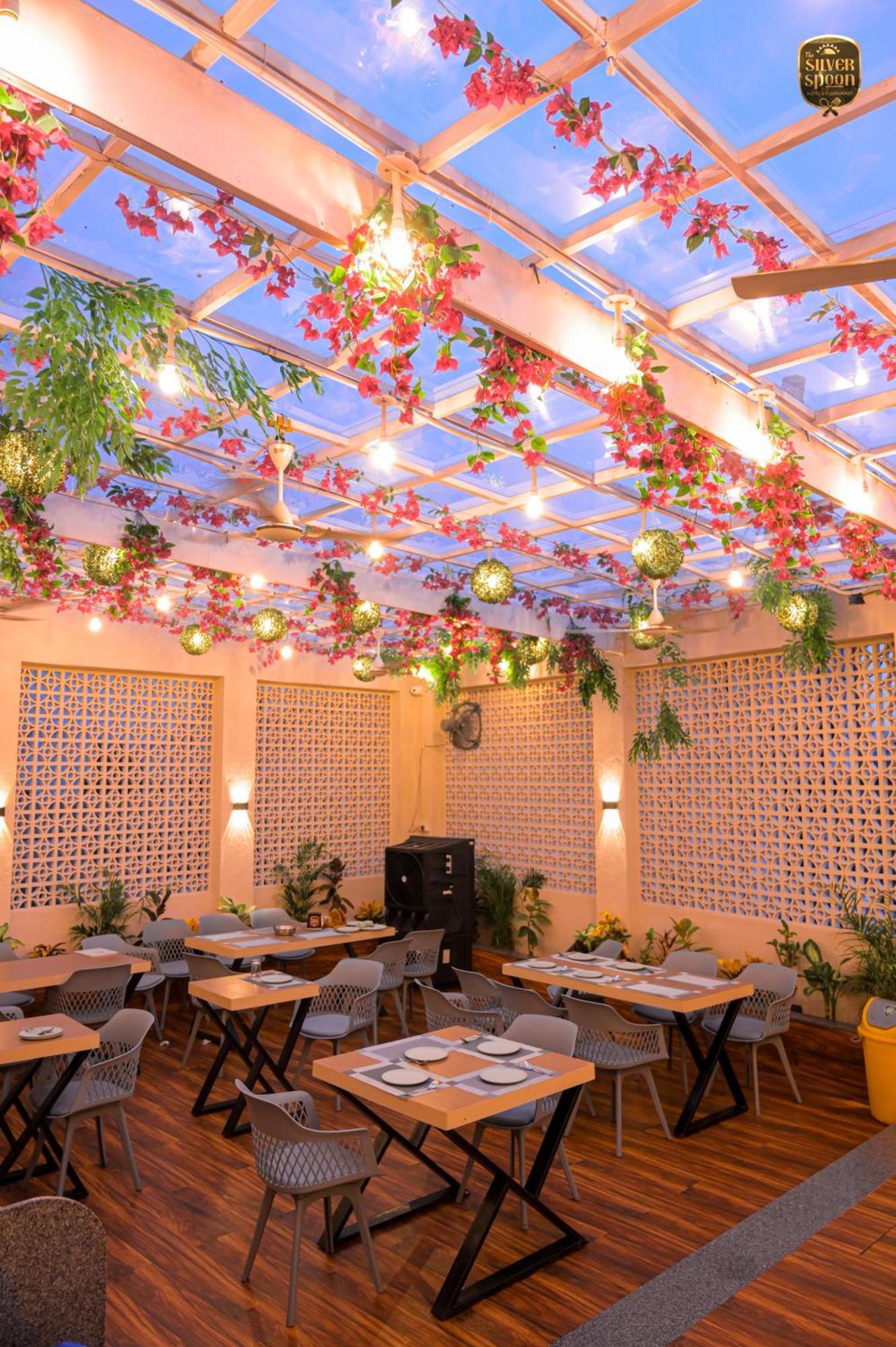The Silver Spoon Hotel & Restaurant Būndi 외부 사진