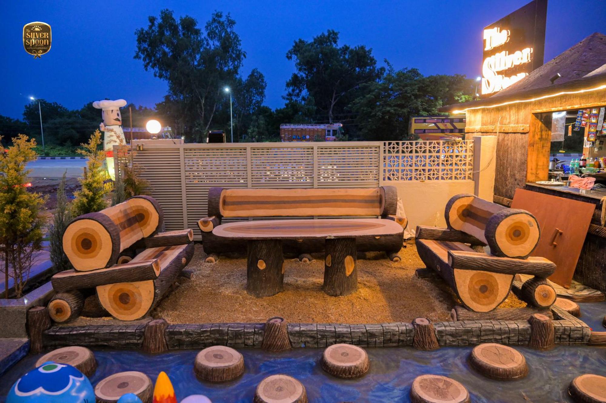 The Silver Spoon Hotel & Restaurant Būndi 외부 사진