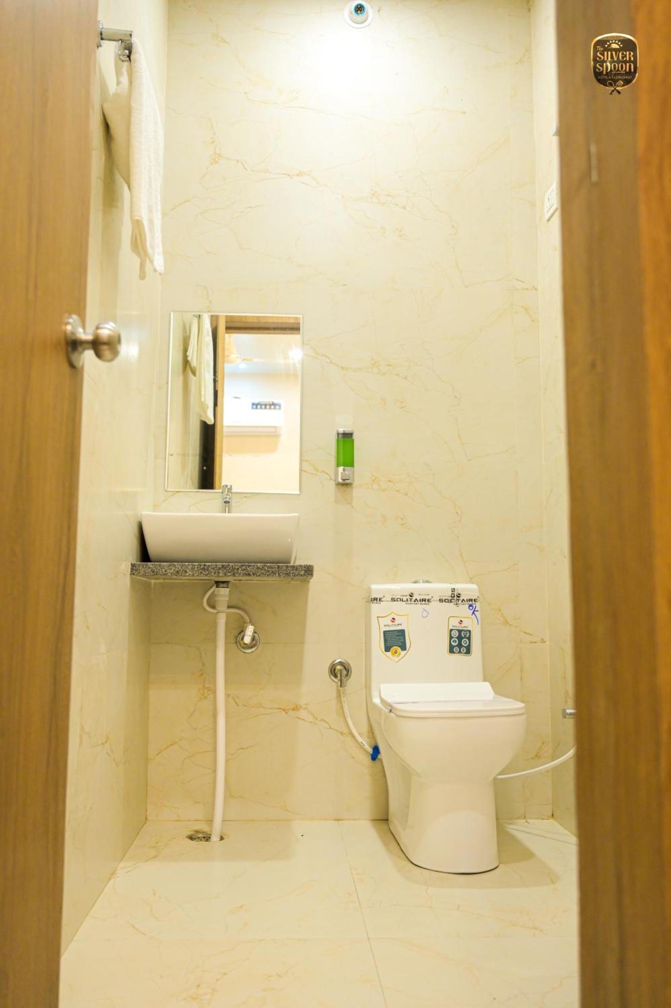 The Silver Spoon Hotel & Restaurant Būndi 외부 사진