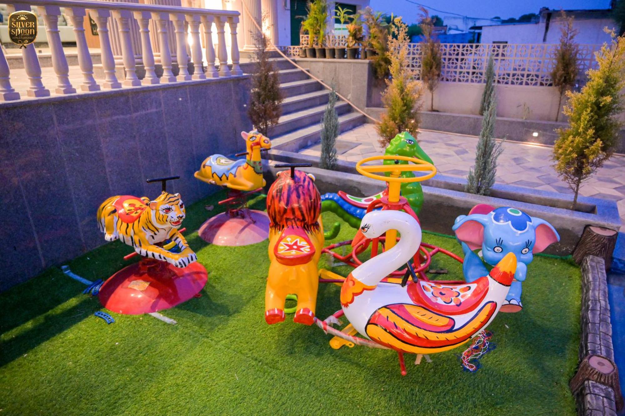 The Silver Spoon Hotel & Restaurant Būndi 외부 사진