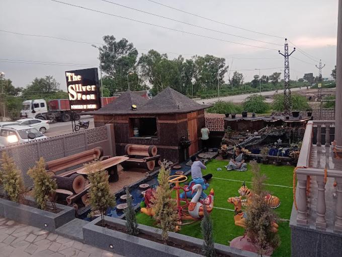 The Silver Spoon Hotel & Restaurant Būndi 외부 사진